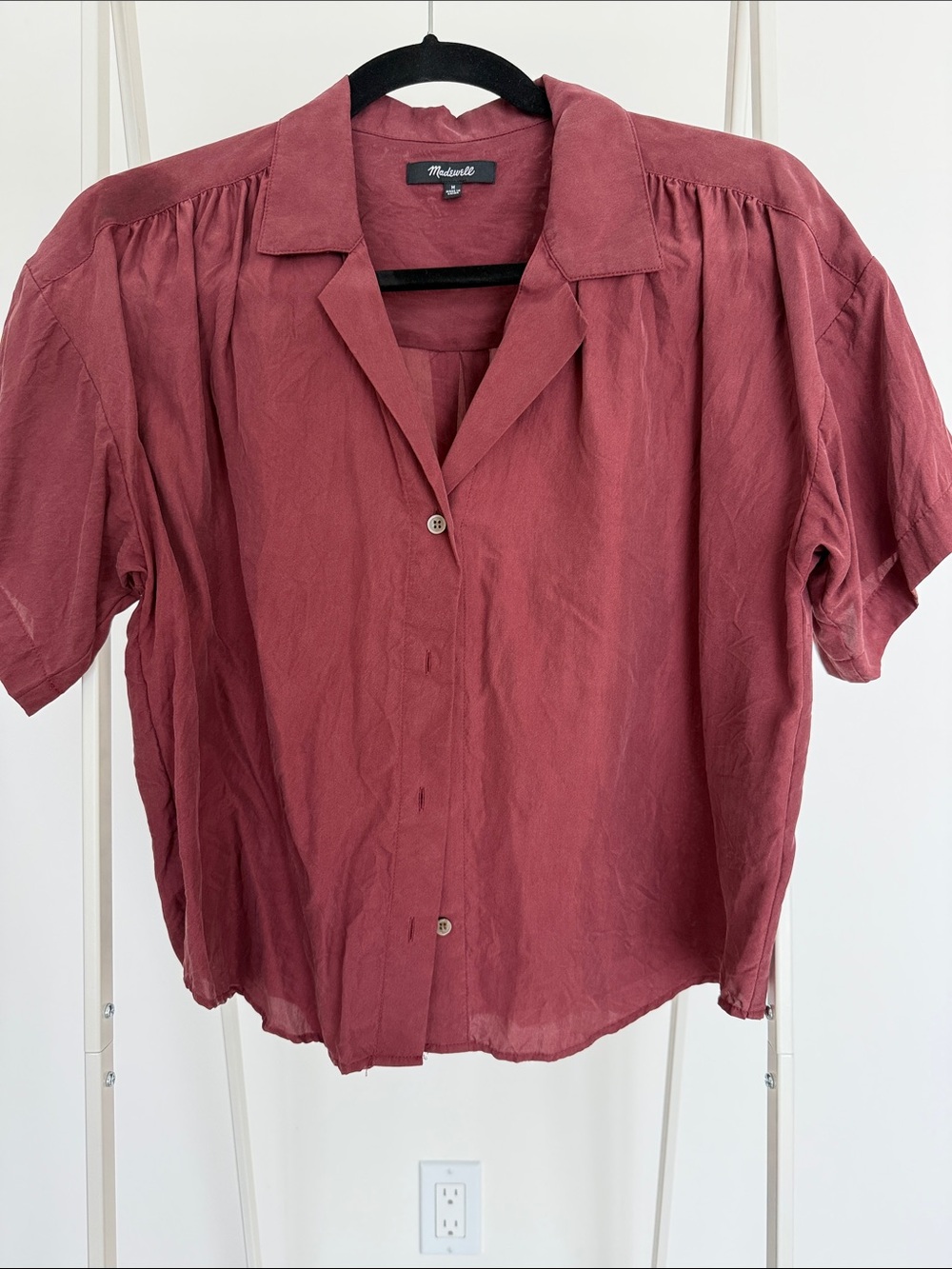 Madewell Short-Sleeve Button-Front Shirt in Rosewood